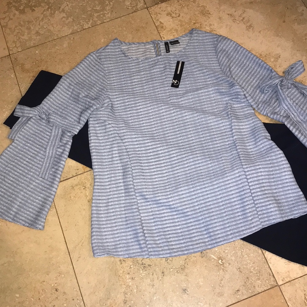 💙New Directions. Precious top!